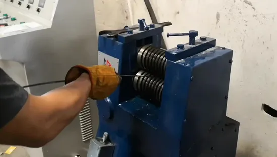 Équipement auxiliaire d'affûtage de type roulant franc de la machine à tréfiler